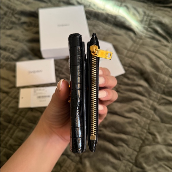 YSL Uptown Compact Bifold Wallet In Black Crocodile-embossed Shiny Leather - Picture 7 of 10